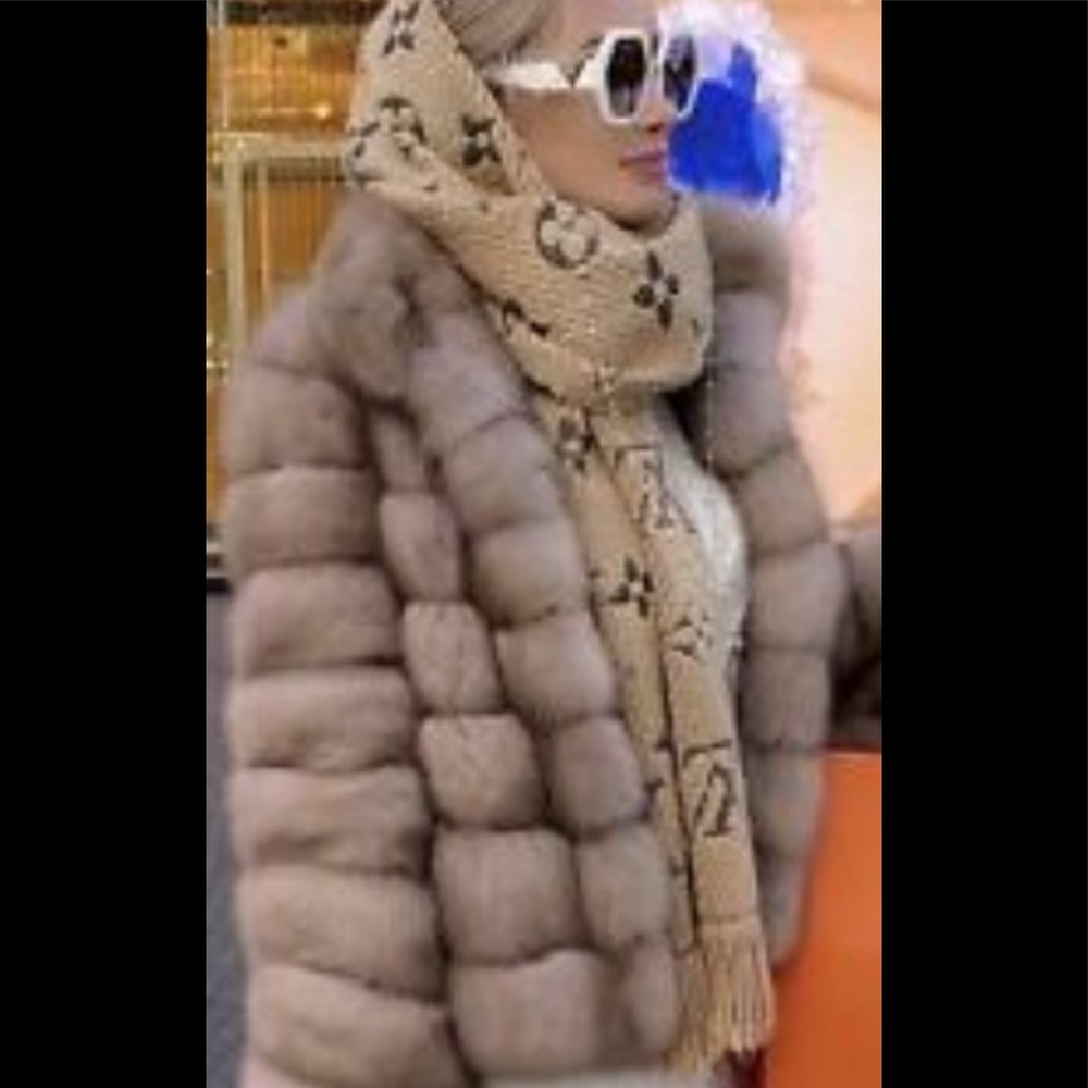 NWT Louis Vuitton Logomania jungle print scarf - Picture 3 of 8